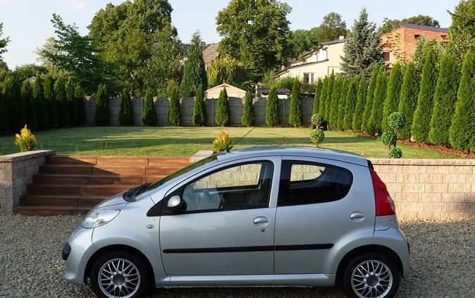 Peugeot 107 cena 8900 przebieg: 200000, rok produkcji 2006 z Janikowo małe 121